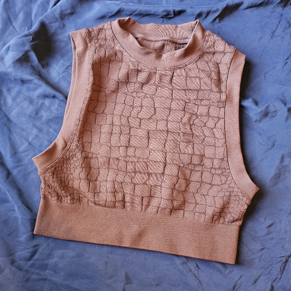 Crop top - Picture 2 of 2